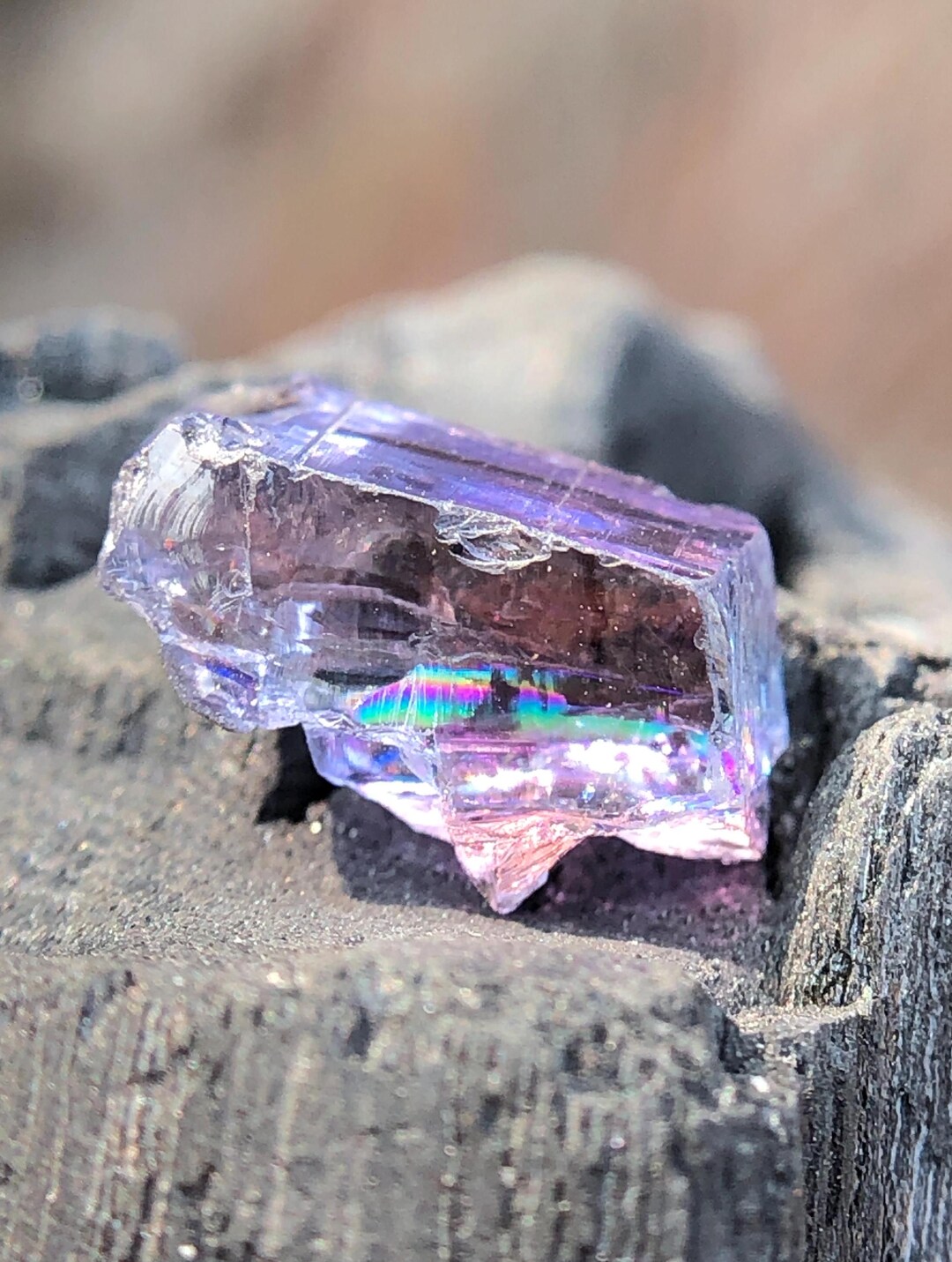 希少なレインボーパープルブラウンブルータンザナイト原石、マルチ