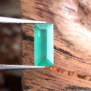 Baguette Cut Emerald Gem, Natural Untreated Emerald, 10x4MM Emerald Baguette, 1.55Ct Green Emerald For Pendent, Emerald, Perfect For Jewelry