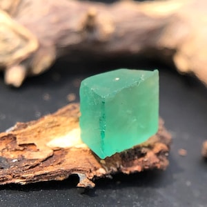 Natural Green Emerald Rough, Uncut Crystal, 1.05 Carats image 2