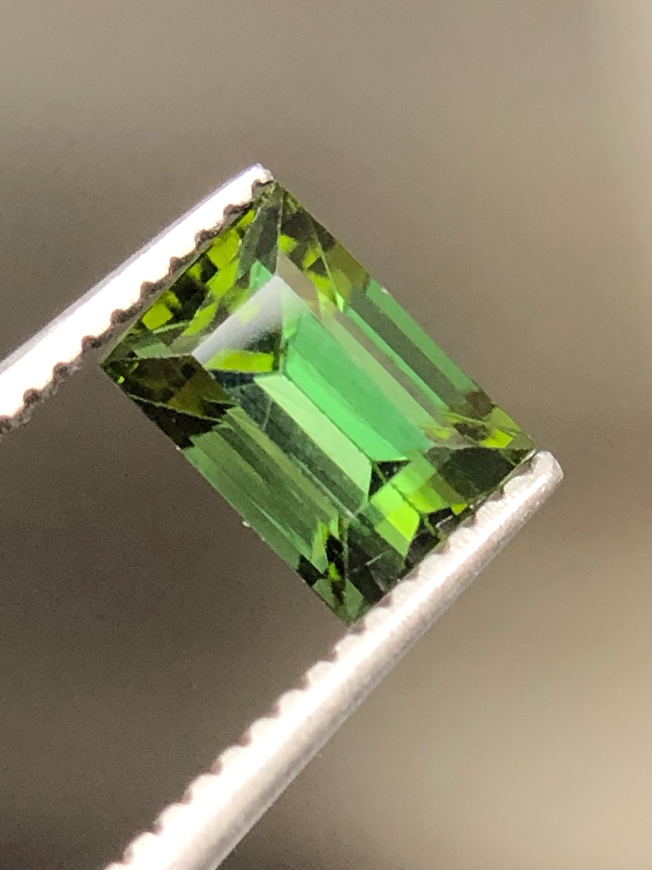 1.0カラット イエローグリーントルマリン | 6 x 4 mm バゲットカット 