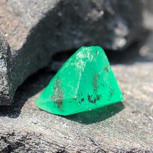 Zambian Emerald Crystal: Raw Green Uncut Gemstone (1.40 Carats, 6x5 MM)