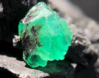 Natural Green Emerald Rough, 1.30 Carats Specimen Raw For Jewelry Making