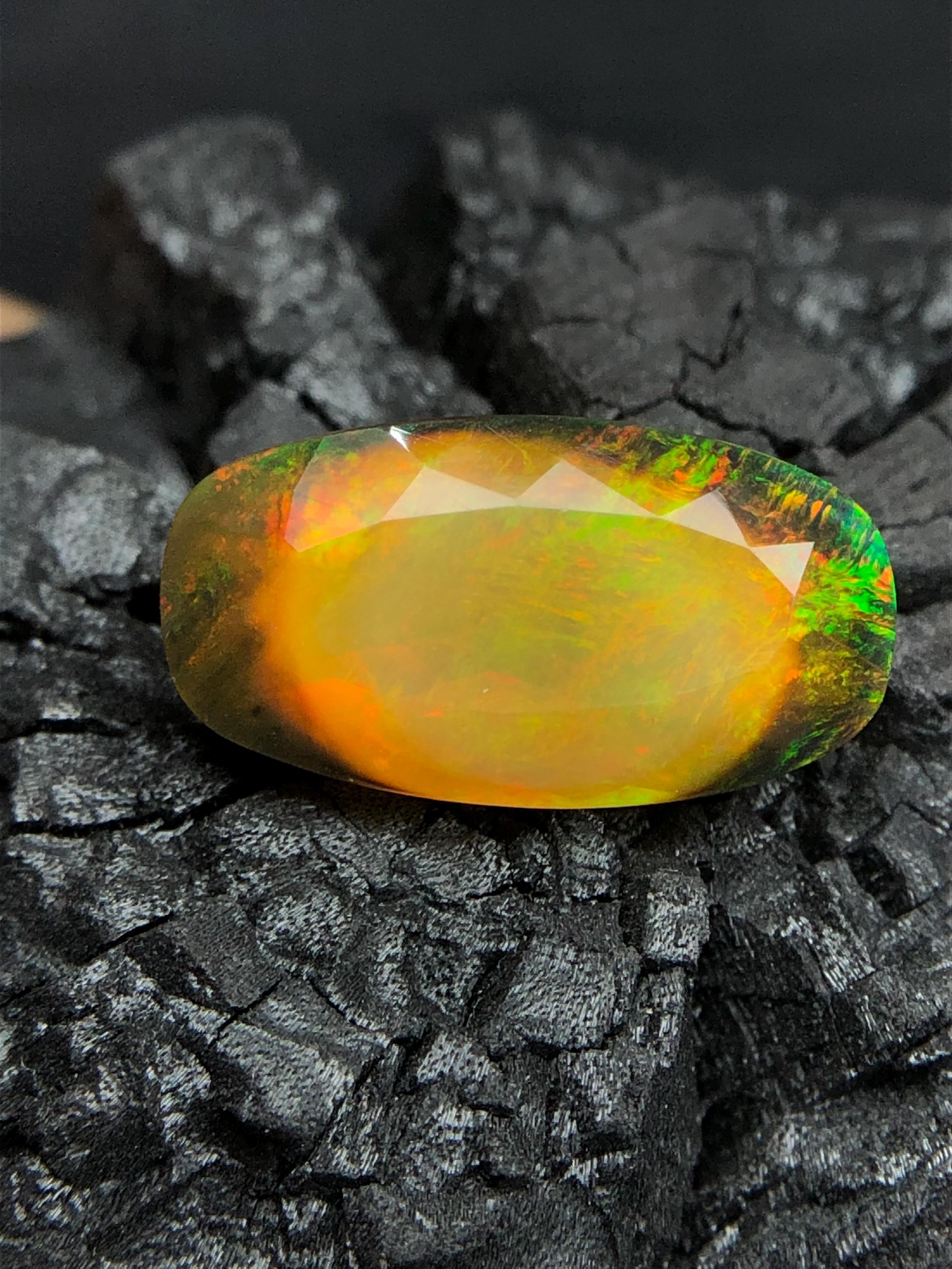 Opale Naturelle D'Éthiopie Multicolore Orange/jaune – 5.8x4mm, Ovale, 0.32 Carats
