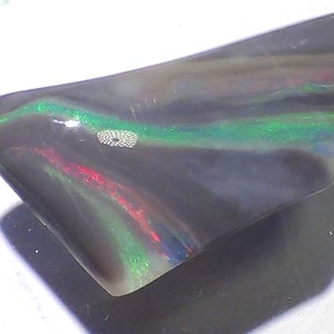 14.3ct. Gem Solid Dark Picture Opal BRIGHT RED GREEN