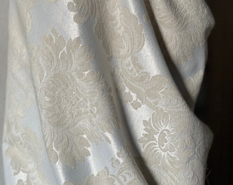 Tela para tapizar/multiusos fabricada en Italia H280 cm cortada a medida (se vende por medio metro). Liquidación sale.home decoración damasco marfil sobre blanco