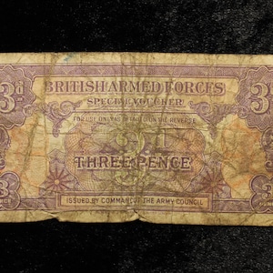 Forze armate britanniche Tre Pence 3d 1946 1a serie Buono speciale Carta vintage Nota Soldi