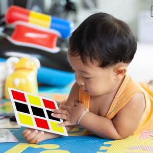 Cartes contrastées pour bébés (4-6 mois) • 4 couleurs • Cartes éclair sensorielles • PDF imprimable • Montessori