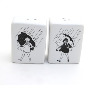 Salt and pepper shakers, girl with umbrella, vintage image, rectangular, funny novelty gift Bild 2