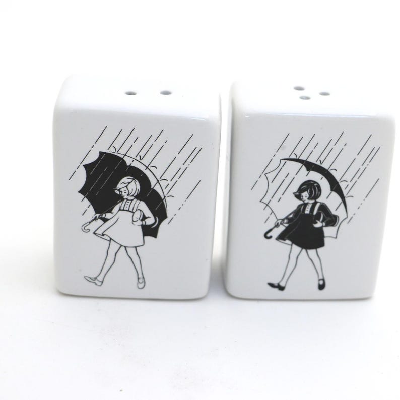 Salt and pepper shakers, girl with umbrella, vintage image, rectangular, funny novelty gift Bild 2