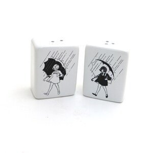 Salt and pepper shakers, girl with umbrella, vintage image, rectangular, funny novelty gift Bild 3