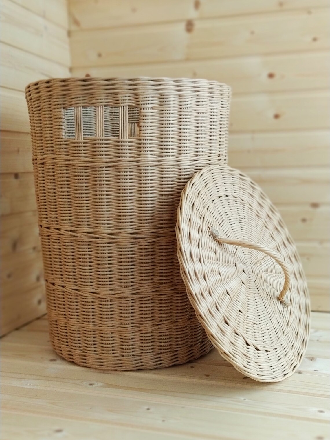Wicker laundry basket with lid. Wicker laundry hamper. Round Etsy