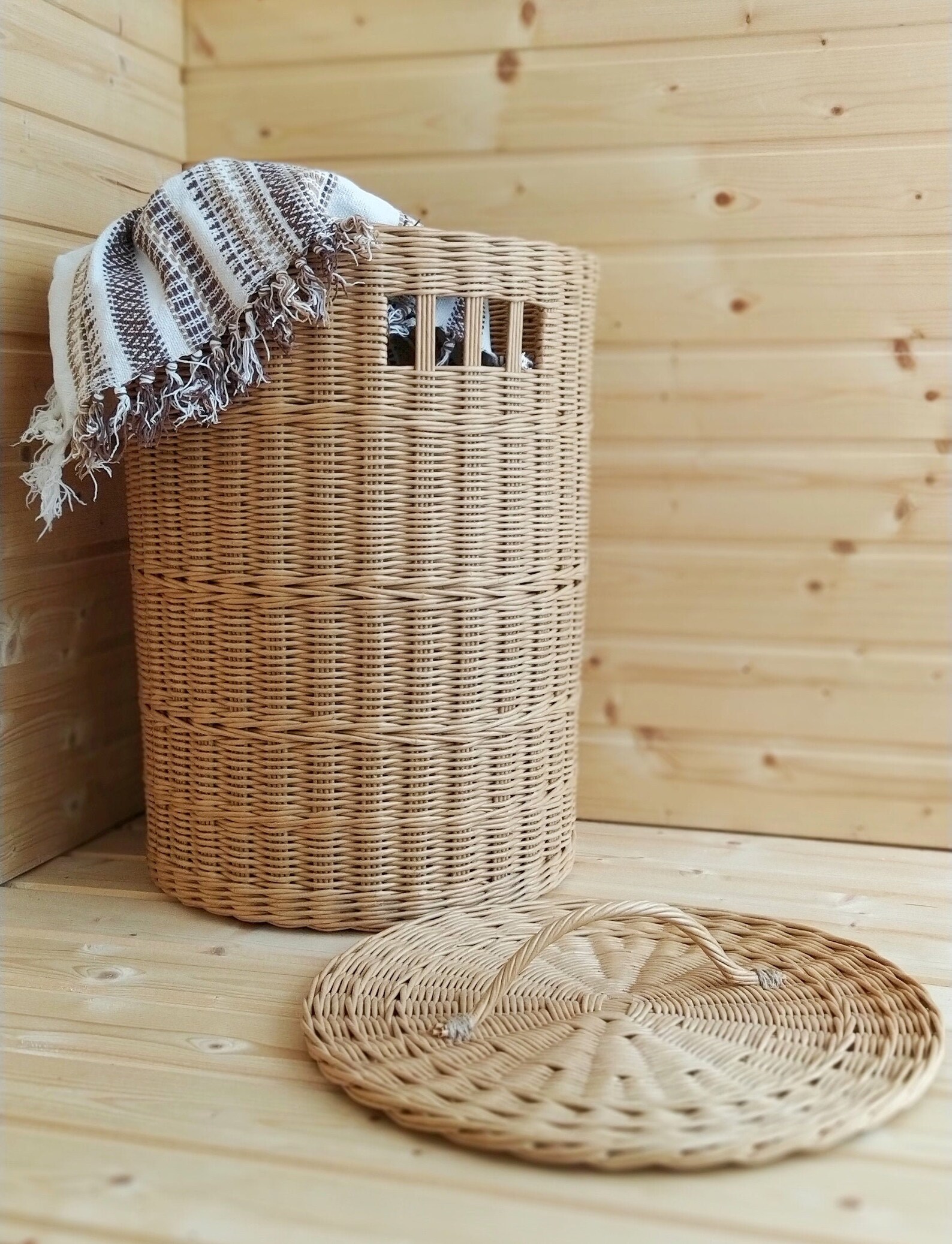Wicker laundry basket with lid. Wicker laundry hamper. Round Etsy