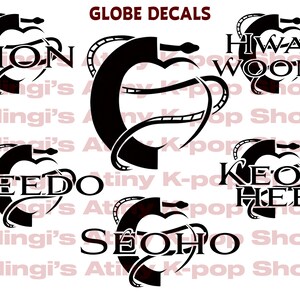 Puede incluir: Cinco calcoman&iacute;as de vinilo en blanco y negro con los nombres de los miembros del grupo de K-pop Ateez: Xion, Hwan Woong, Lee Do, Keon Hee y Seonho. Las calcoman&iacute;as tienen la forma de un coraz&oacute;n con una serpiente envuelta alrededor.