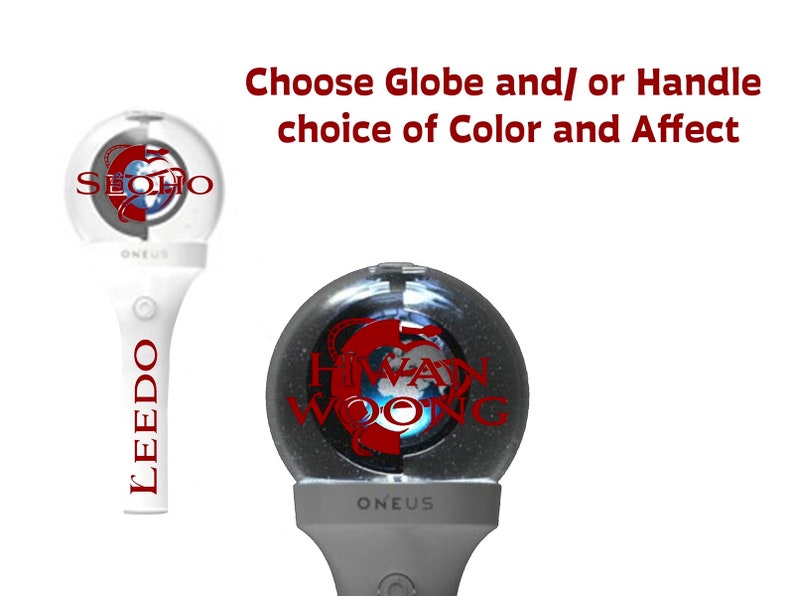 Puede incluir: Bast&oacute;n de concierto blanco que se ilumina con un globo transparente que contiene un globo azul y verde con el texto "ONEUS" en el mango y "SEOHO" y "LEEDO" en el bast&oacute;n. El globo tambi&eacute;n tiene el texto "HI-WAY" y "WOOYOUNG" en rojo.