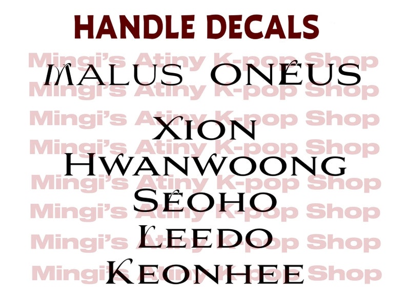 Puede incluir: Un conjunto de calcoman&iacute;as de vinilo negro con los nombres de los miembros del grupo de K-pop Ateez: Malus, Oneus, Xion, Hwanwoong, Seonho, Leedo y Keonhee. Las calcoman&iacute;as est&aacute;n dise&ntilde;adas para colocarse en un asa.