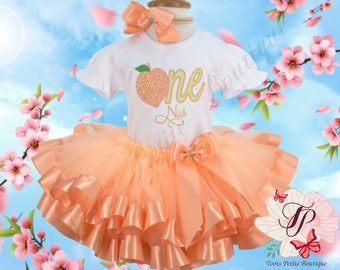 Sweet Peach 1st Birthday Tutu Outfit Personnalisé Broderie Chemise vinyle paillettes, Jupe deux ruban bord détail bouffée manches