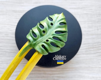 Monstera. Horquilla de madera para el pelo.