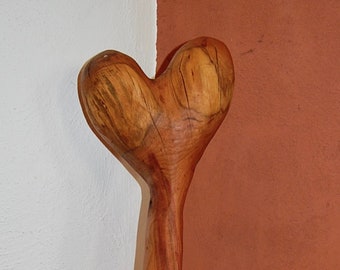 Sculpture de coeur spéciale, en bois massif de cerisier, absolument unique, fait à la main - le cadeau pour tous ceux que l’on aime