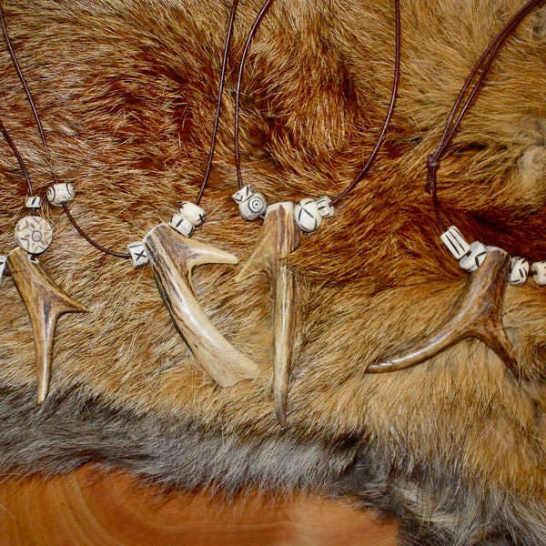 Einzigartiger Jagd/ Dirndlschmuck aus echten Hornspitzen mit Perlen aus Bein. Der besondere Trachtenschmuck, handgefertigt