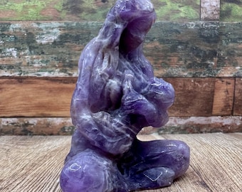 Amethyst Mother & Baby crystal carving |unique baby shower gift | unique gift for new mom | gift for a nursing mom | mom birthday gift |