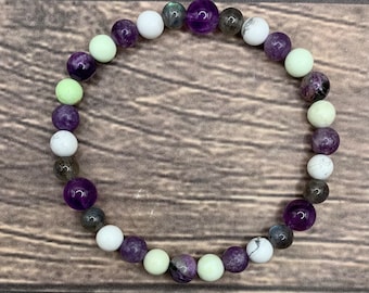 May include: A bracelet made of amethyst, green aventurine, labradorite, and white howlite beads.