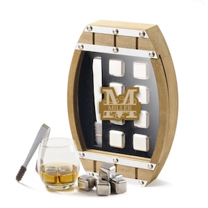 IJsblokjesstenen met monogram - Verfijnde drankkoelmachines in ambachtelijke houten vatkoffer, perfect cadeau voor bruidsjonkers en speciale gelegenheden