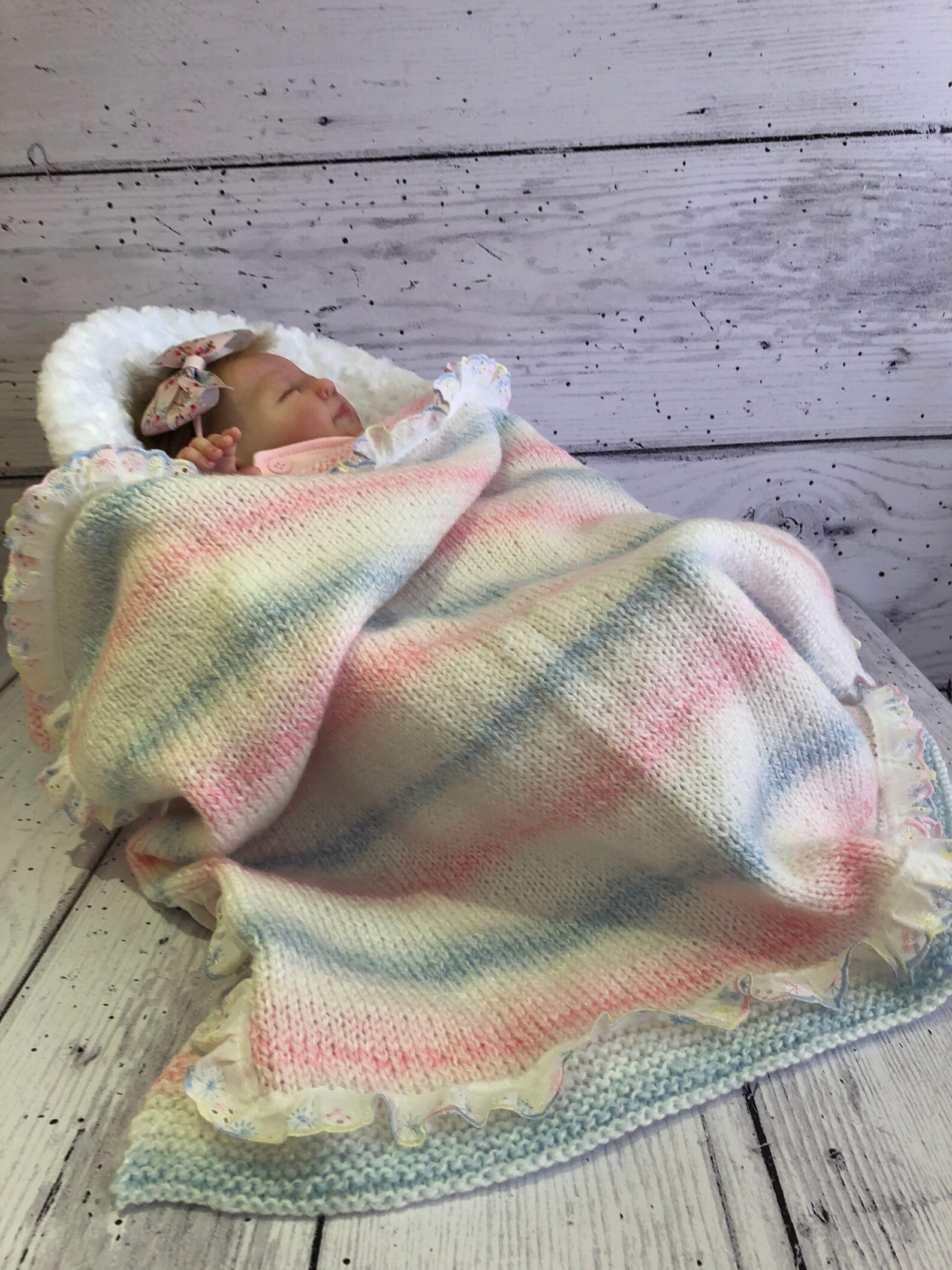 Baby Reborn Dolls Medium Hand Knitted Frilly Edge Blanket Pale Pink