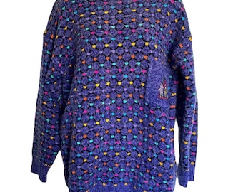 Suéter vintage de lunares de los años 80: escudo bordado, túnica morada (talla M)