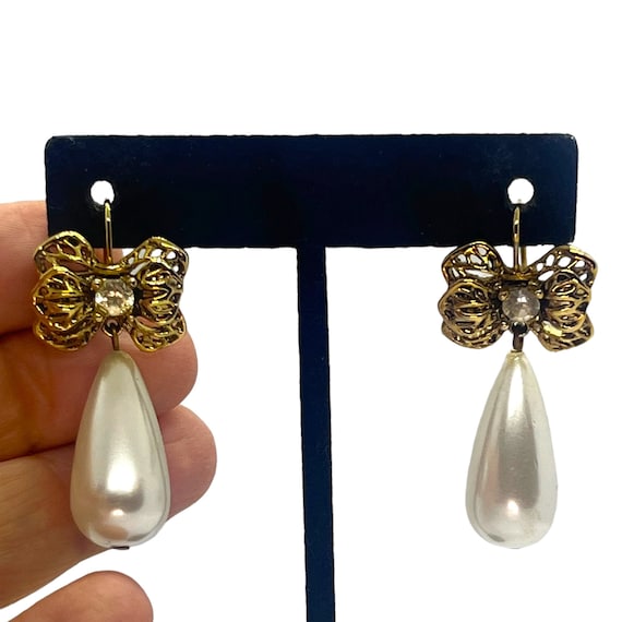 CHARMING Vintage Pearl Bow Earrings 1980s 1990s G… - image 2