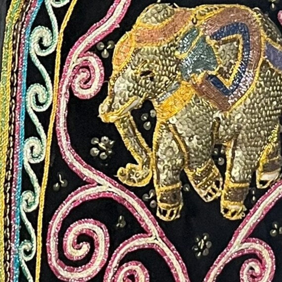 Tapisserie Brodée Ancienne – Éléphant Kalaga – Art Birmanie Myanmar – Vintage