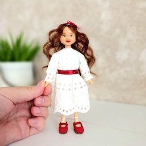 Miniature polymer clay doll, doll in a white dress, collectible doll (15cm), dollhouse miniature girl, cute realistic doll