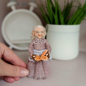 Miniature Grandma 10cm, Old Lady Doll with Bakery Basket, scale 1:12, realistic grandma doll Polymer Clay doll, Collectible grandmother doll
