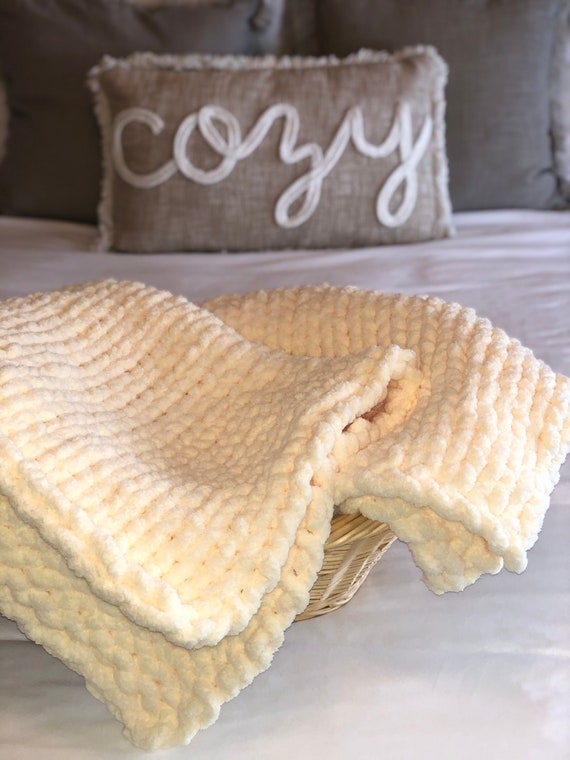 VANILLA CREAM COZY Throw, Chenille Soft Chunky Blanket, Best Blankets -   Canada