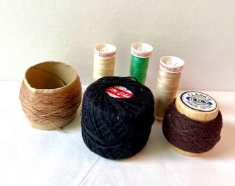 Vintage set sewing thread spools