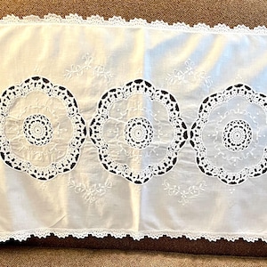 Vintage crochet dresser scarf