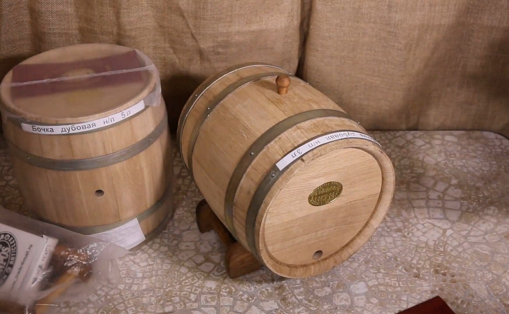 Oak Whiskey Barrel (3L — 5L) NEW Wine Cask with Stand, Bourbon, craft Beer Keg - Primitive Wooden Farm Barrel [Groomsmen Gift]