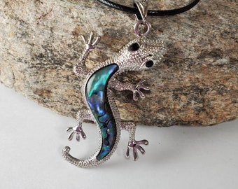 Abalone lizard pendant.  Gecko pendant made with abalone. Paua shell jewelry.
