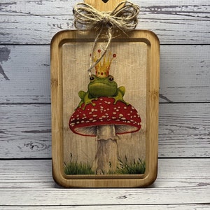 FROG LOVER, Frog with Crown, Mushroom, Frog Gift, Wood Cutting Board, Frog Board, Tiered Tray Decor, Shelf Sitter, Kitchen Decor, Crown