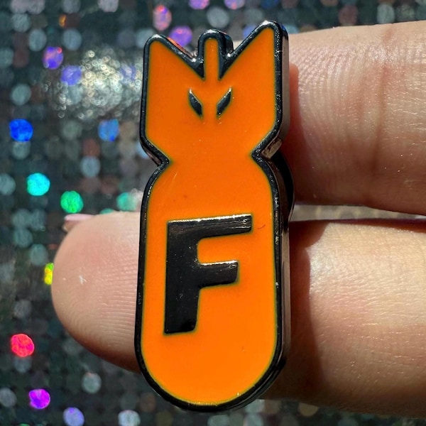 Épingle rigolote en émail dur pour adultes F*** Bomb, orange, humour adulte