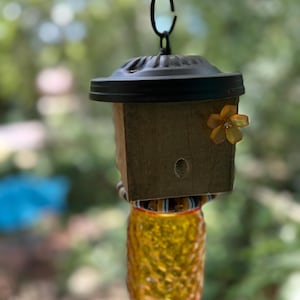 Gold Honeycomb with Gold Flower Carpenter Bee Catcher