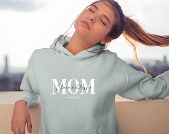 Felpa con cappuccio per mamma personalizzata, camicia per mamma con nomi di bambini, regali per le donne, camicia di tendenza, regali di Natale per le donne, regalo per la famiglia