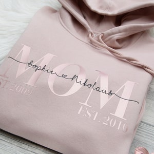 Mom Hoodie personalisiert mit Kindernamen EST, Mom T-Shirt , Muttertagsgeschenk, Geschenksidee, Geschenk zur Geburt, Geschenke für Frauen, Bild 1