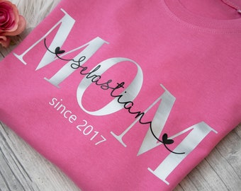 Mom Hoodie Herzen personalisiert mit Kindernamen Geburtsjahr, Mom Shirt , Muttertagsgeschenk, Geschenksidee, Geschenk zur Geburt