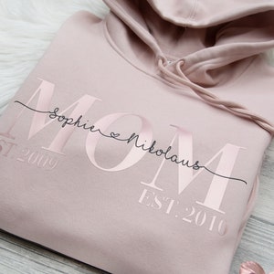 Mom Hoodie, Dad Hoodie, Mom Shirt with children's names, Mama tshirt personalized, Family Outfit, Christmas present, gift idea image 2
