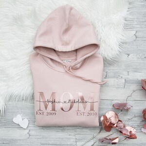 Mom Hoodie personalisiert mit Kindernamen EST, Mom T-Shirt , Muttertagsgeschenk, Geschenksidee, Geschenk zur Geburt, Geschenke für Frauen, Bild 2