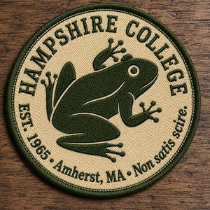 Hampshire College - Parche conmemorativo bordado de 7,6 cm (3 pulgadas)