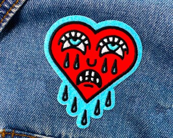 泣いているハートのパッチ | 悲しいハートの子供の刺繍アイロン接着パッチアップリケ | トレンドの、変わった、楽しいパッチを身につけるのが大好き | 送料無料