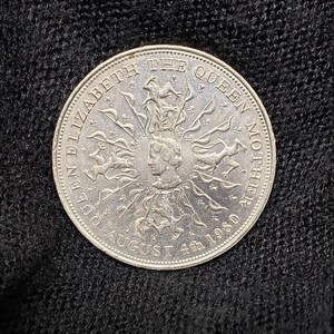 1980 British Crown Queen Mother 80th Birthday Commemorative 25 pence coin, Vintage