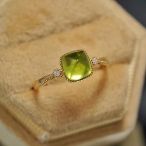 Unique peridot 18k white gold ring/Pyramid cut peridot ring women/Peridot engagement ring/Handmade peridot ring/Dainty peridot wedding ring
