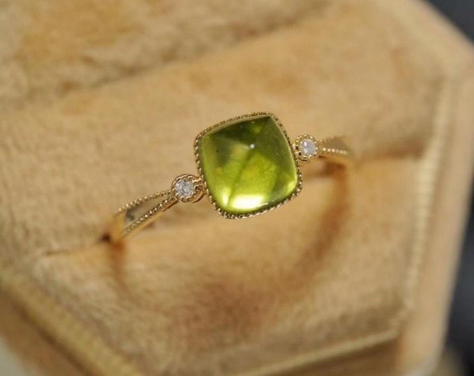 Unique peridot 18k white gold ring/Pyramid cut peridot ring women/Peridot engagement ring/Handmade peridot ring/Dainty peridot wedding ring